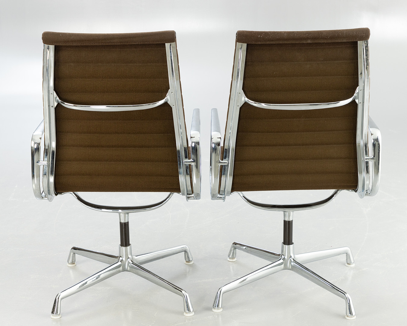 CHARLES & RAY EAMES. Herman Miller. 2 Aluminium Chairs