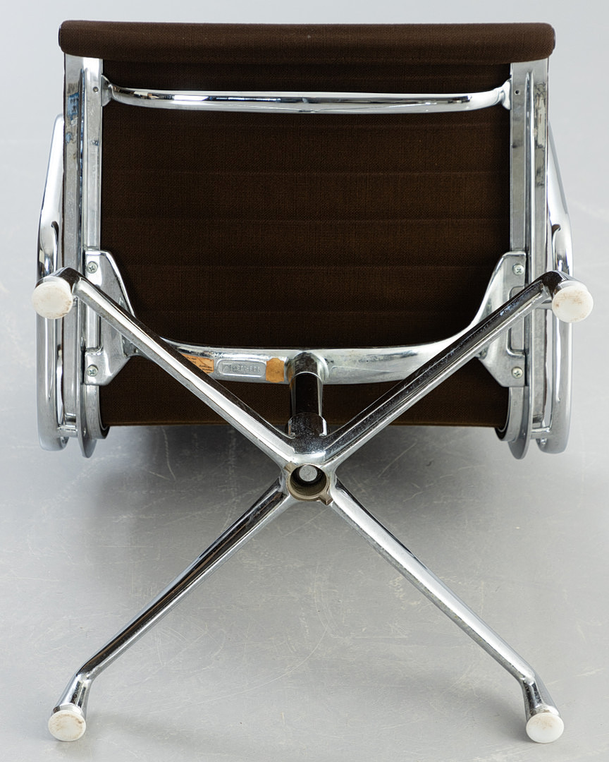 CHARLES & RAY EAMES. Herman Miller. 2 Aluminium Chairs