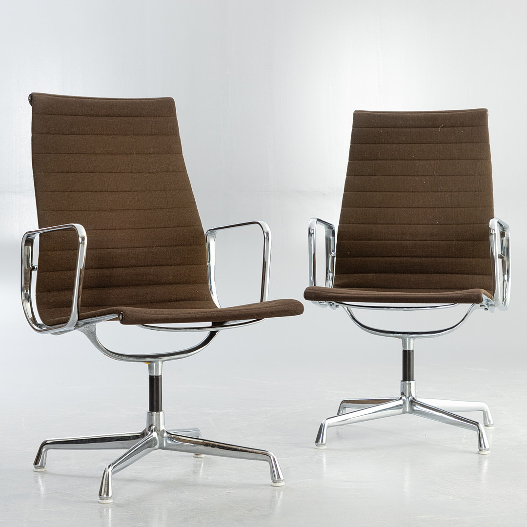 CHARLES & RAY EAMES. Herman Miller. 2 Aluminium Chairs