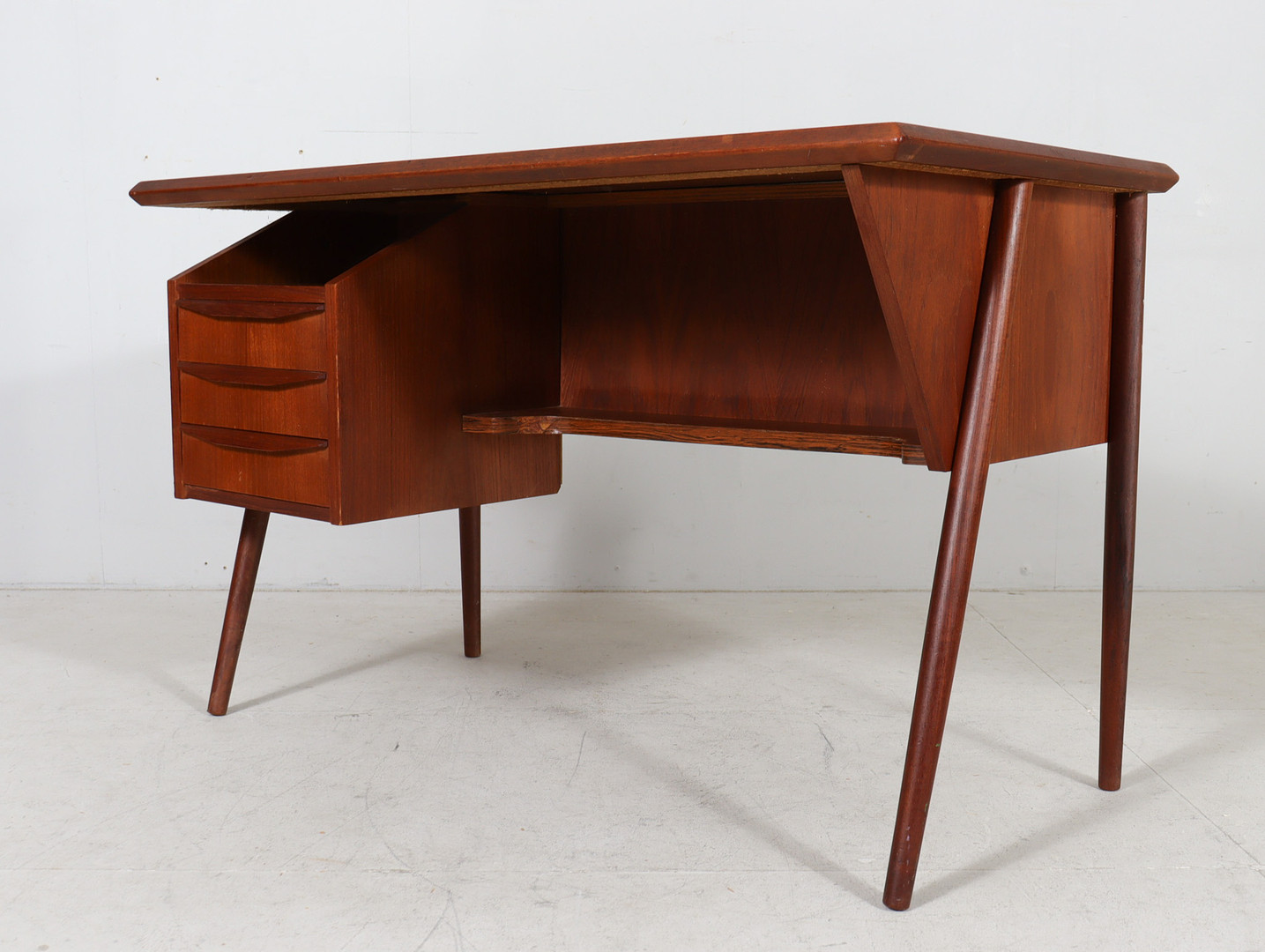 GUNNAR NIELSEN. Schreibtisch/Lady Desk von Gunnar Nielsen für Tibergaard, Dänemark, 1950er Jahre.