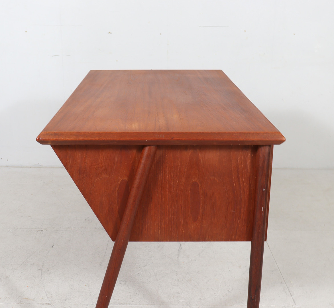 GUNNAR NIELSEN. Schreibtisch/Lady Desk von Gunnar Nielsen für Tibergaard, Dänemark, 1950er Jahre.