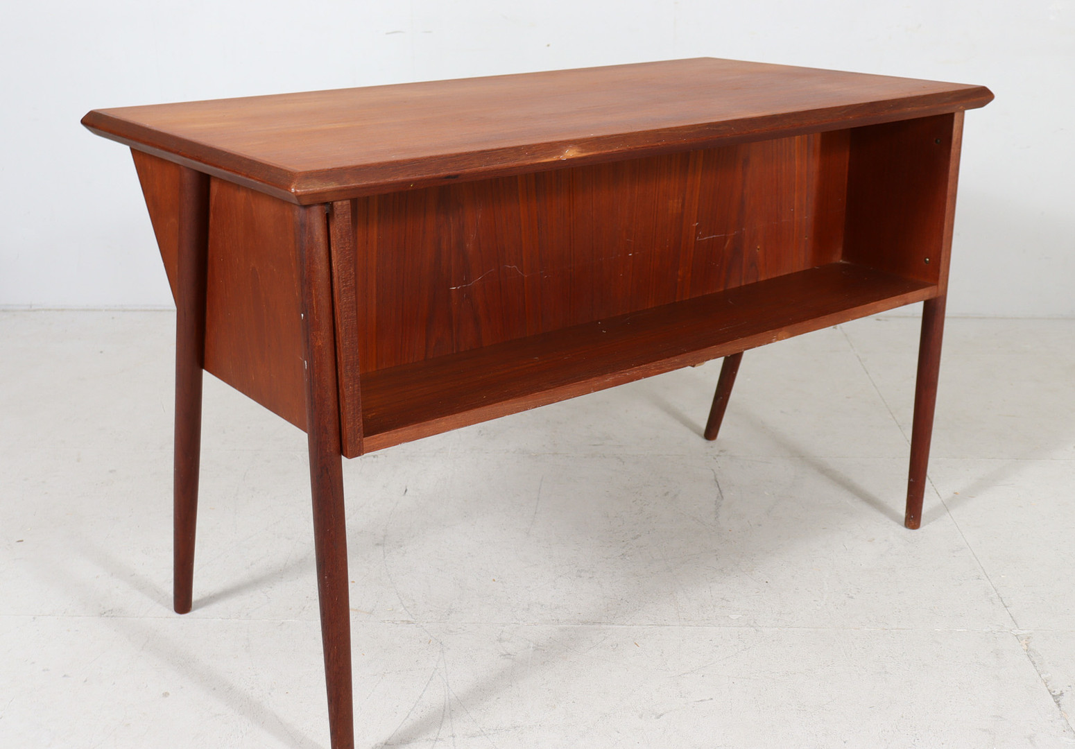 GUNNAR NIELSEN. Schreibtisch/Lady Desk von Gunnar Nielsen für Tibergaard, Dänemark, 1950er Jahre.