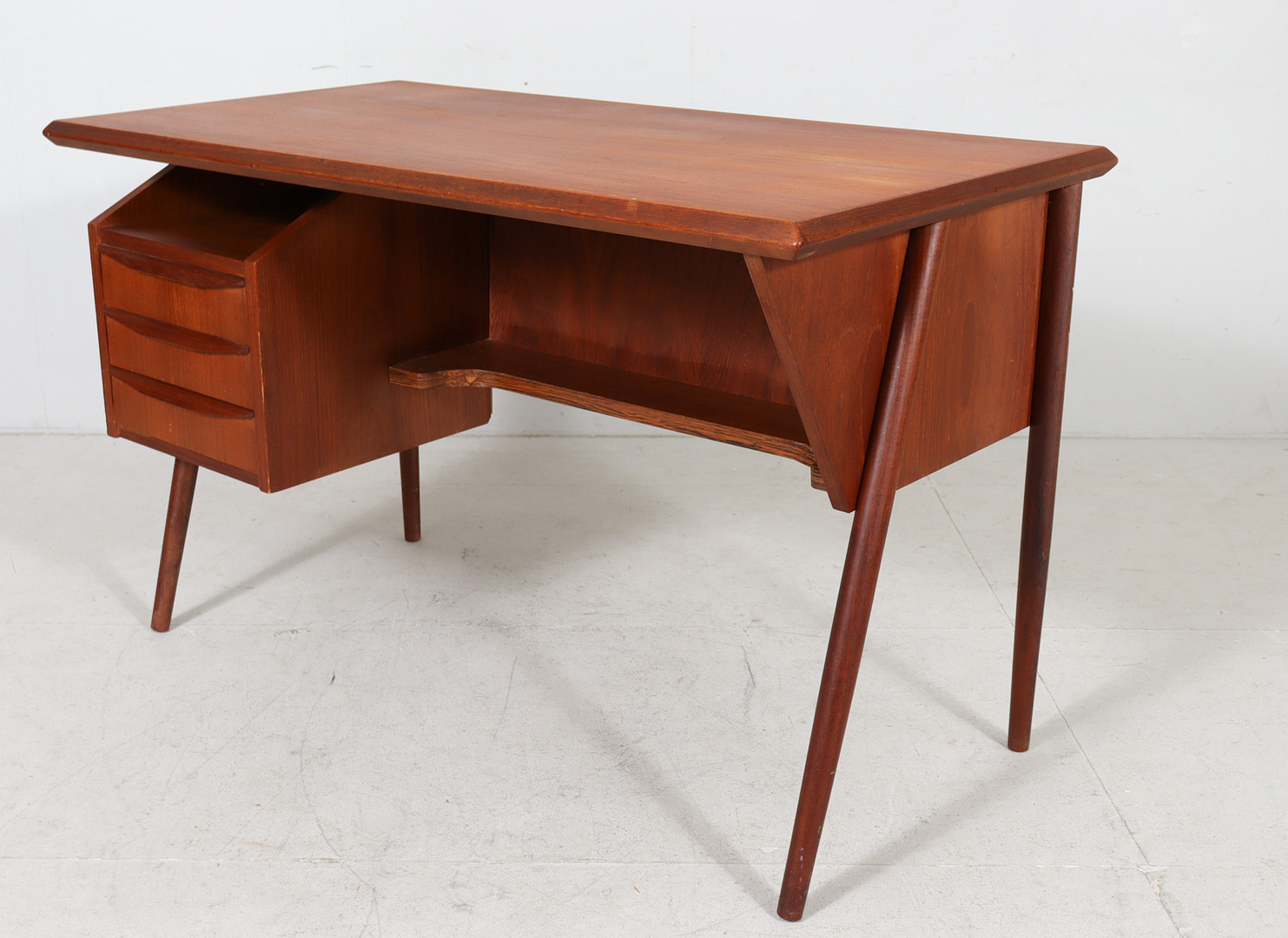 GUNNAR NIELSEN. Schreibtisch/Lady Desk von Gunnar Nielsen für Tibergaard, Dänemark, 1950er Jahre.
