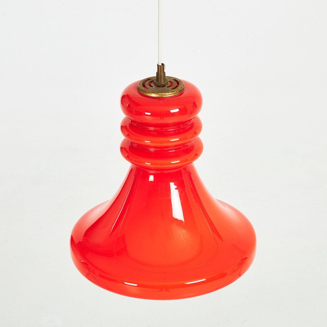 TAKLAMPA, 1960/70-tal, pendelmodell, orange kupa i glas, vit insida.