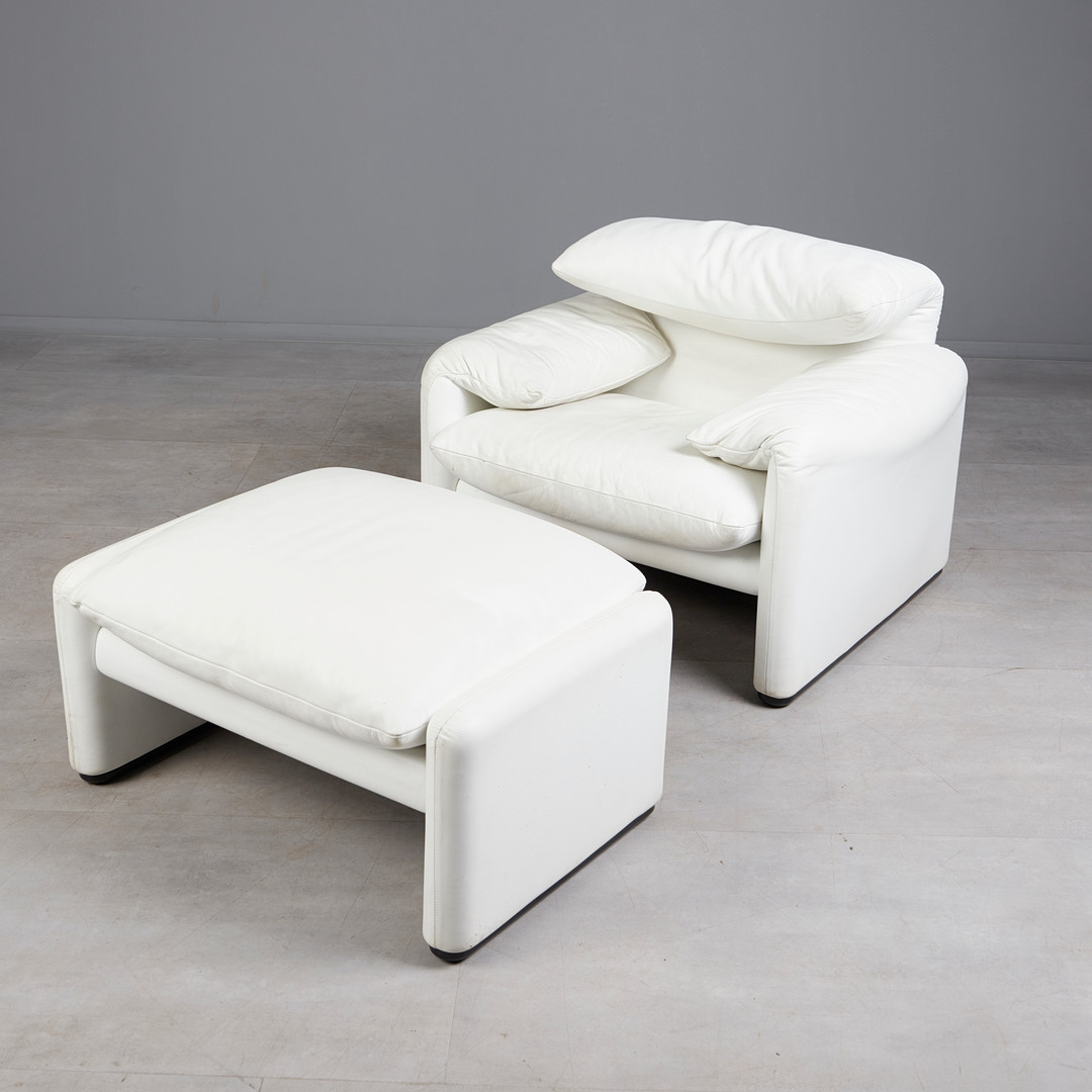 VICO MAGISTRETTI (1920–2006). für Cassina, Sessel und Ottomane, Modell 'Maralunga', Stahl, Leder, Kunststoff, Entwurf 1973, Italien (2).