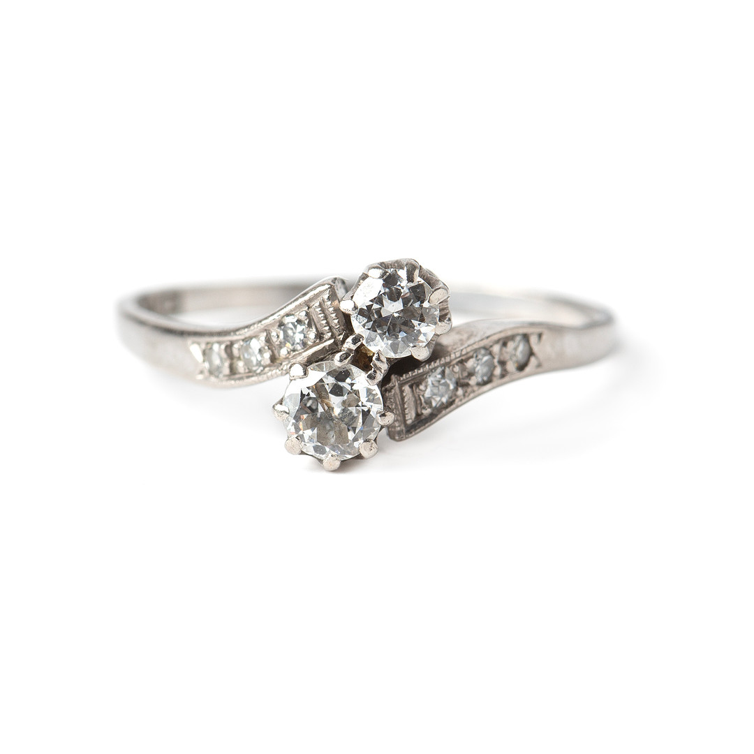 RING, 18K vitguld med briljantslipade och åttkantslipade diamanter, Jan Sjöberg, Stockholm, 1960.