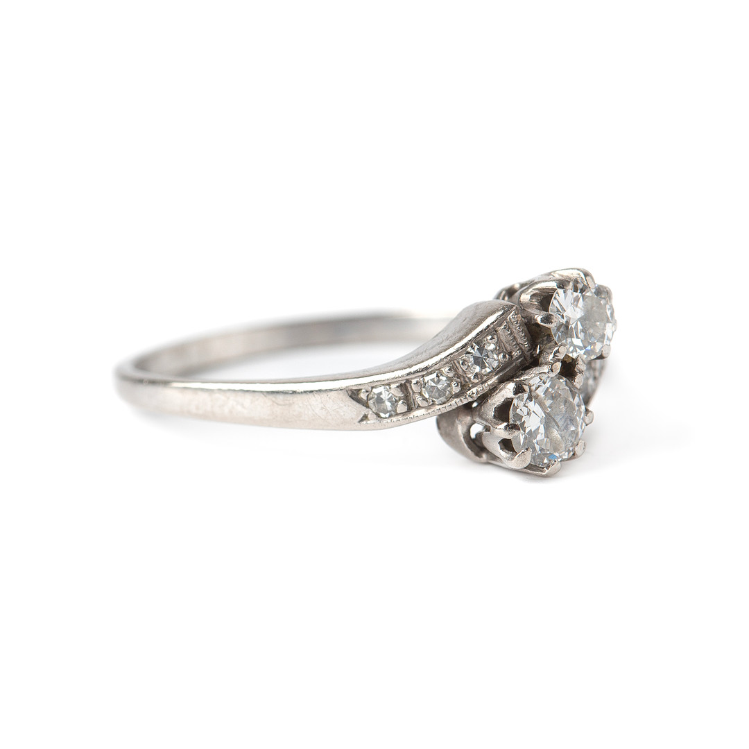 RING, 18K vitguld med briljantslipade och åttkantslipade diamanter, Jan Sjöberg, Stockholm, 1960.