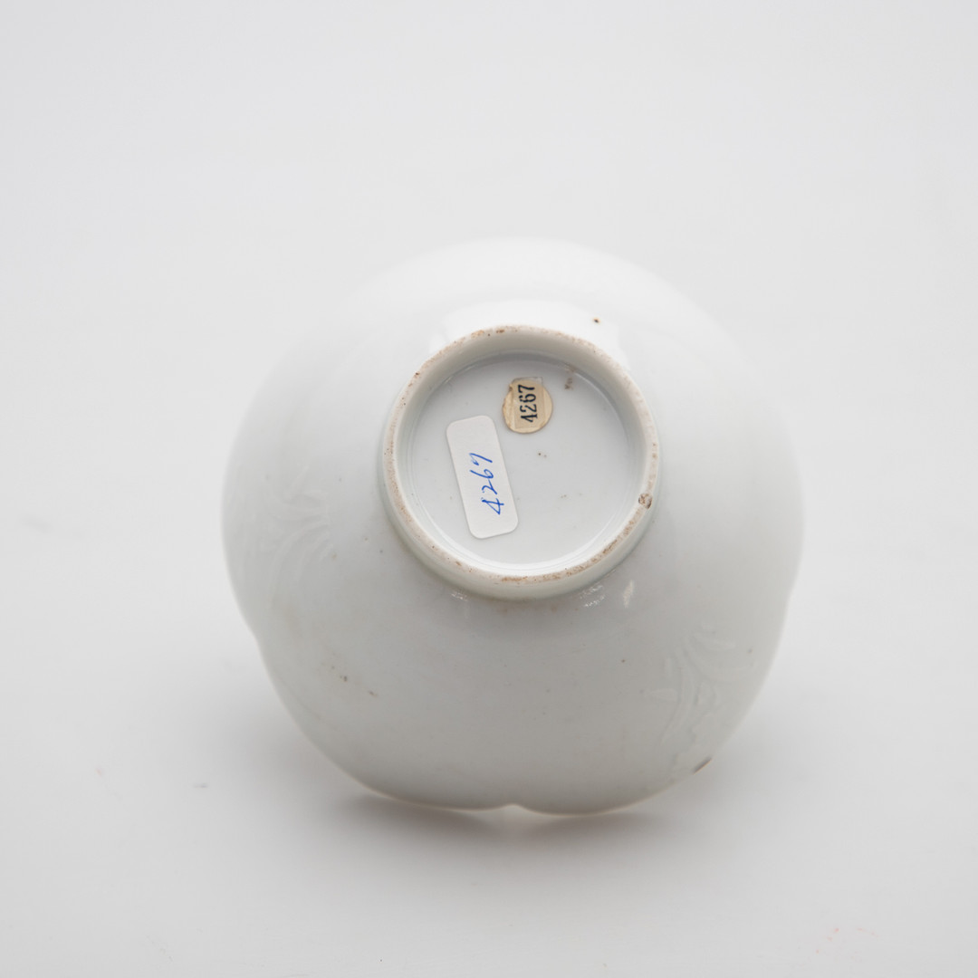 Kleine Kumme in Form einer Ballonblüte, Kakiemon Nigoshide, Edo-Periode, um 1700.