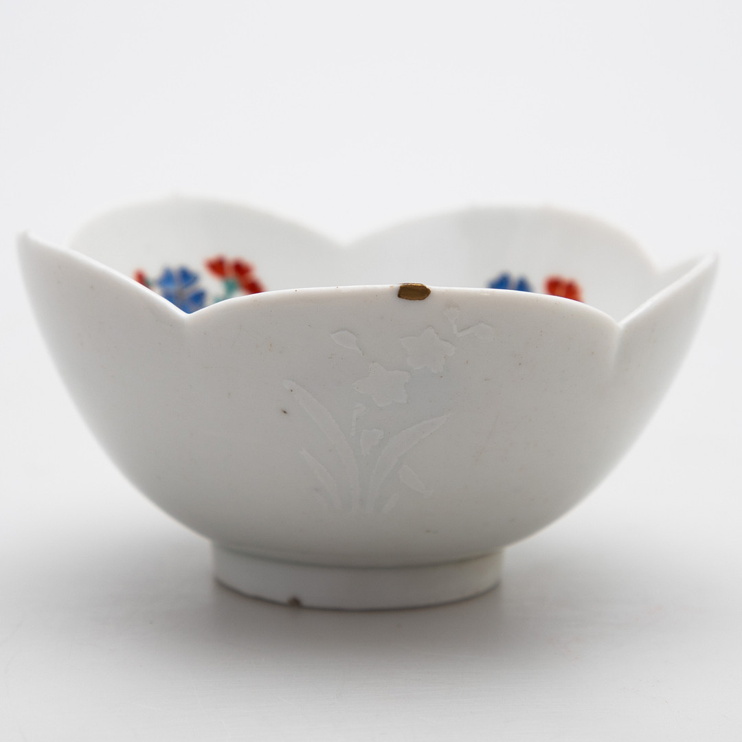 Kleine Kumme in Form einer Ballonblüte, Kakiemon Nigoshide, Edo-Periode, um 1700.