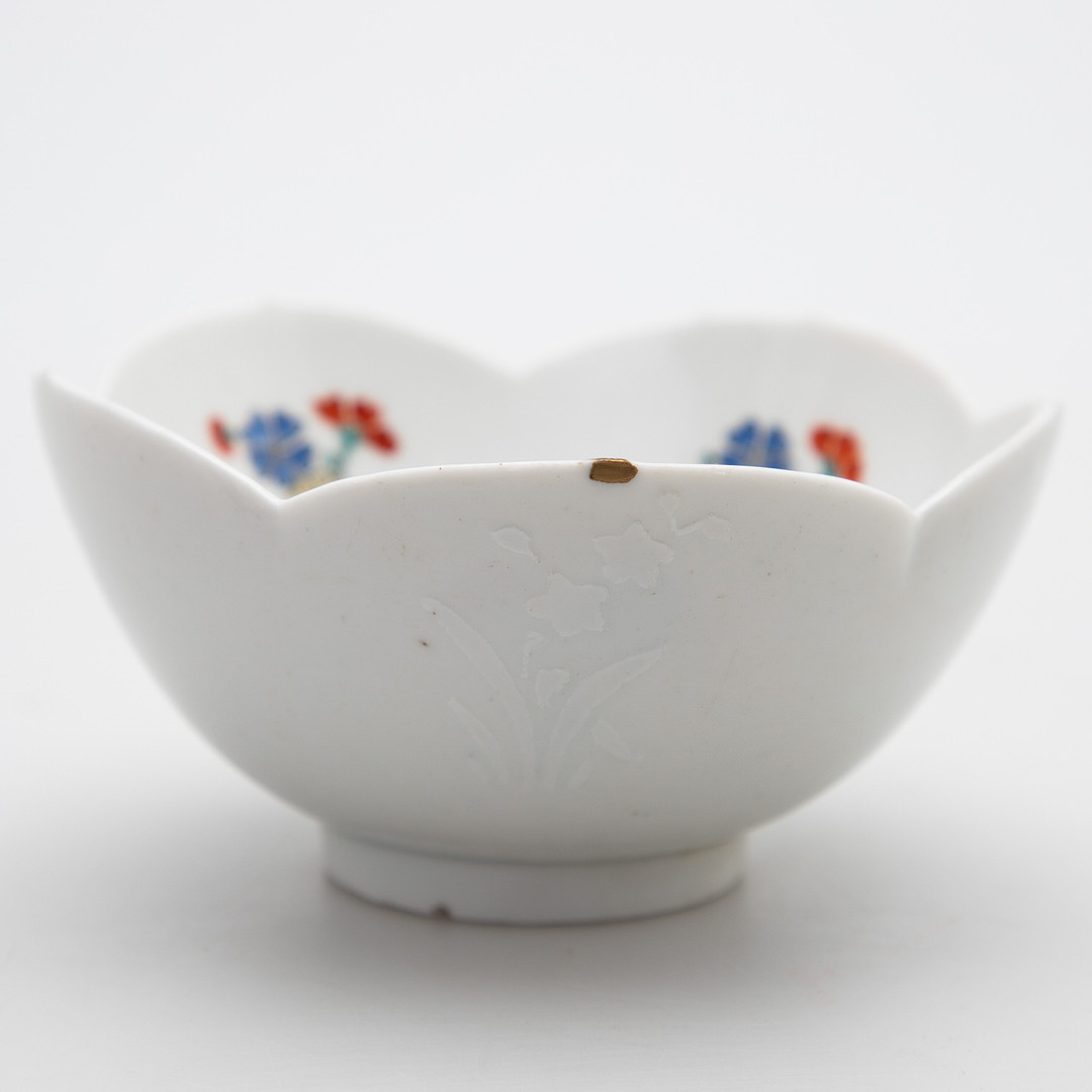 Kleine Kumme in Form einer Ballonblüte, Kakiemon Nigoshide, Edo-Periode, um 1700.
