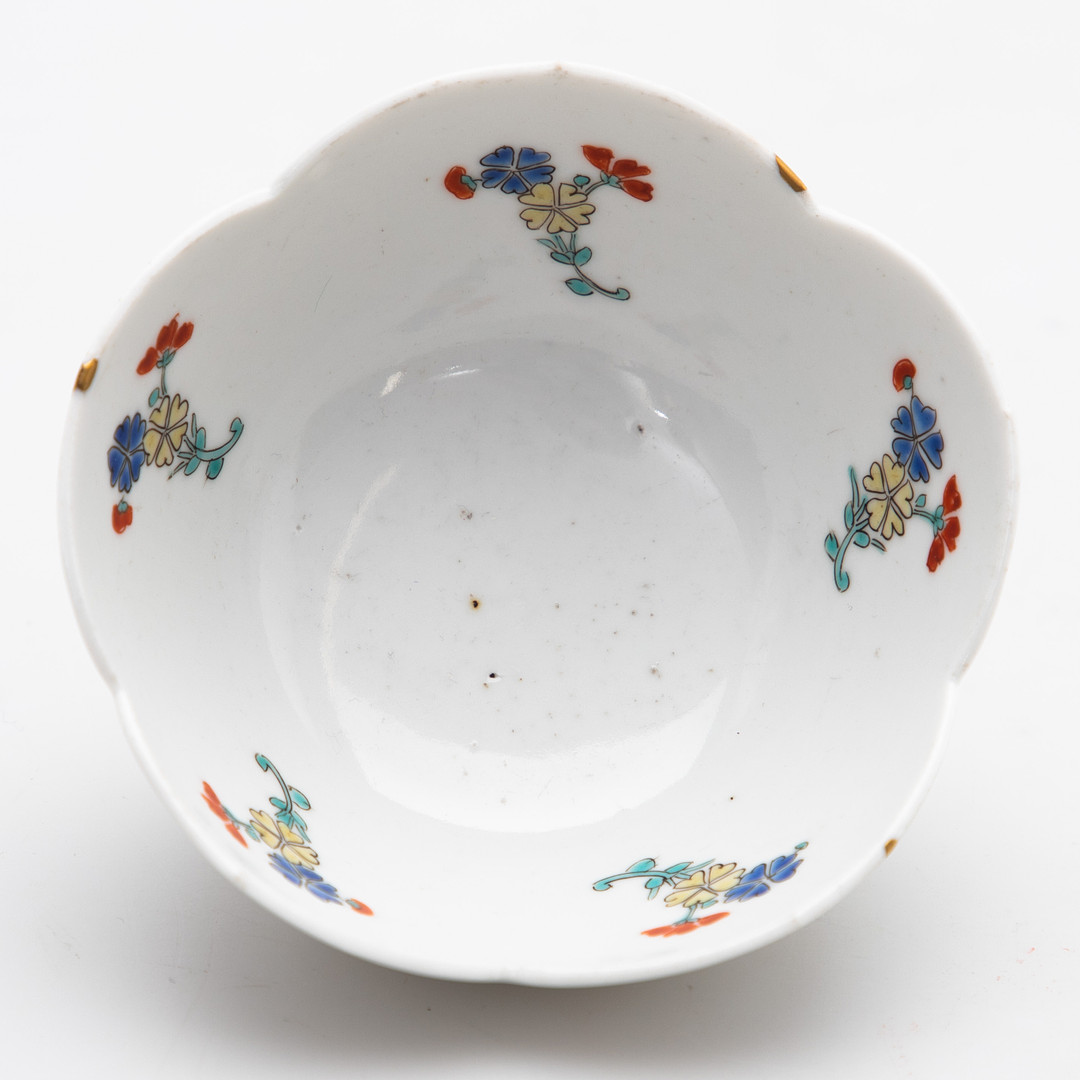 Kleine Kumme in Form einer Ballonblüte, Kakiemon Nigoshide, Edo-Periode, um 1700.