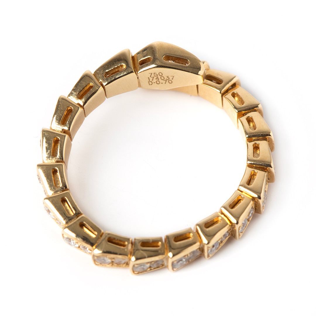 RING, 18K guld med briljantslipade diamanter, totalt ca 0.70 ct.