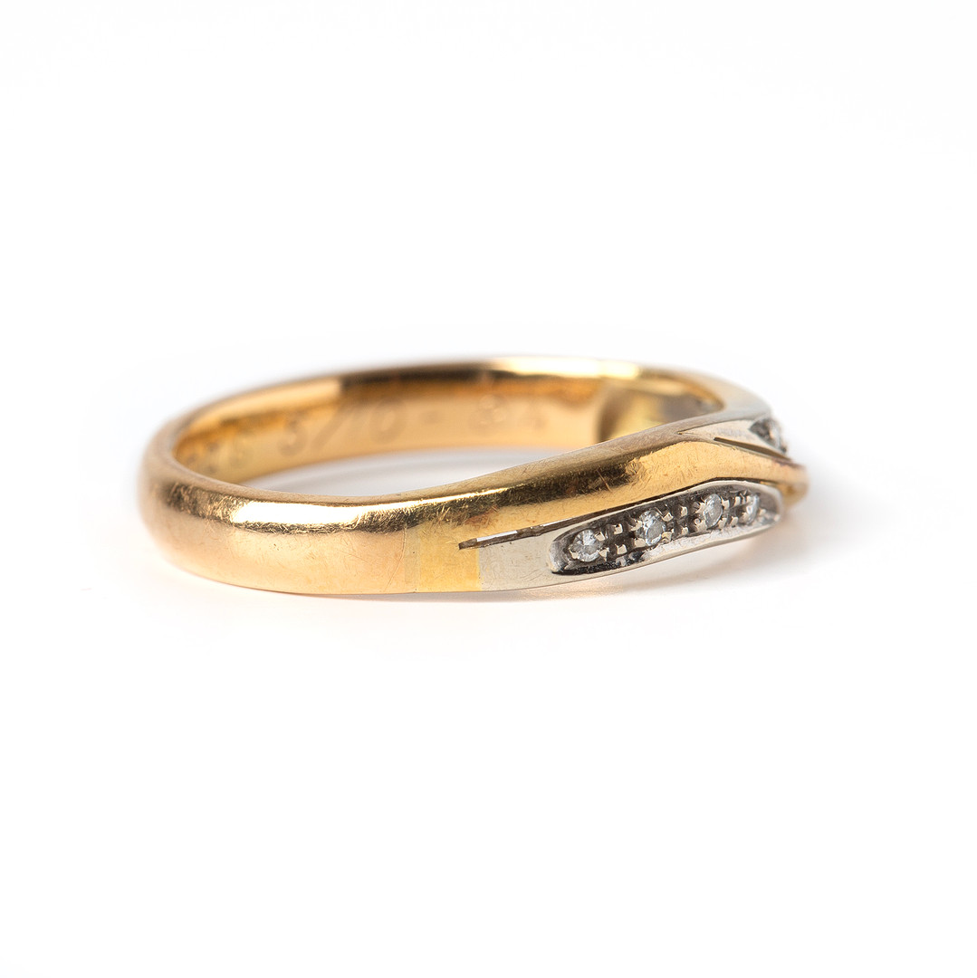 RING, 18K guld och vitguld med briljantslipade diamanter.