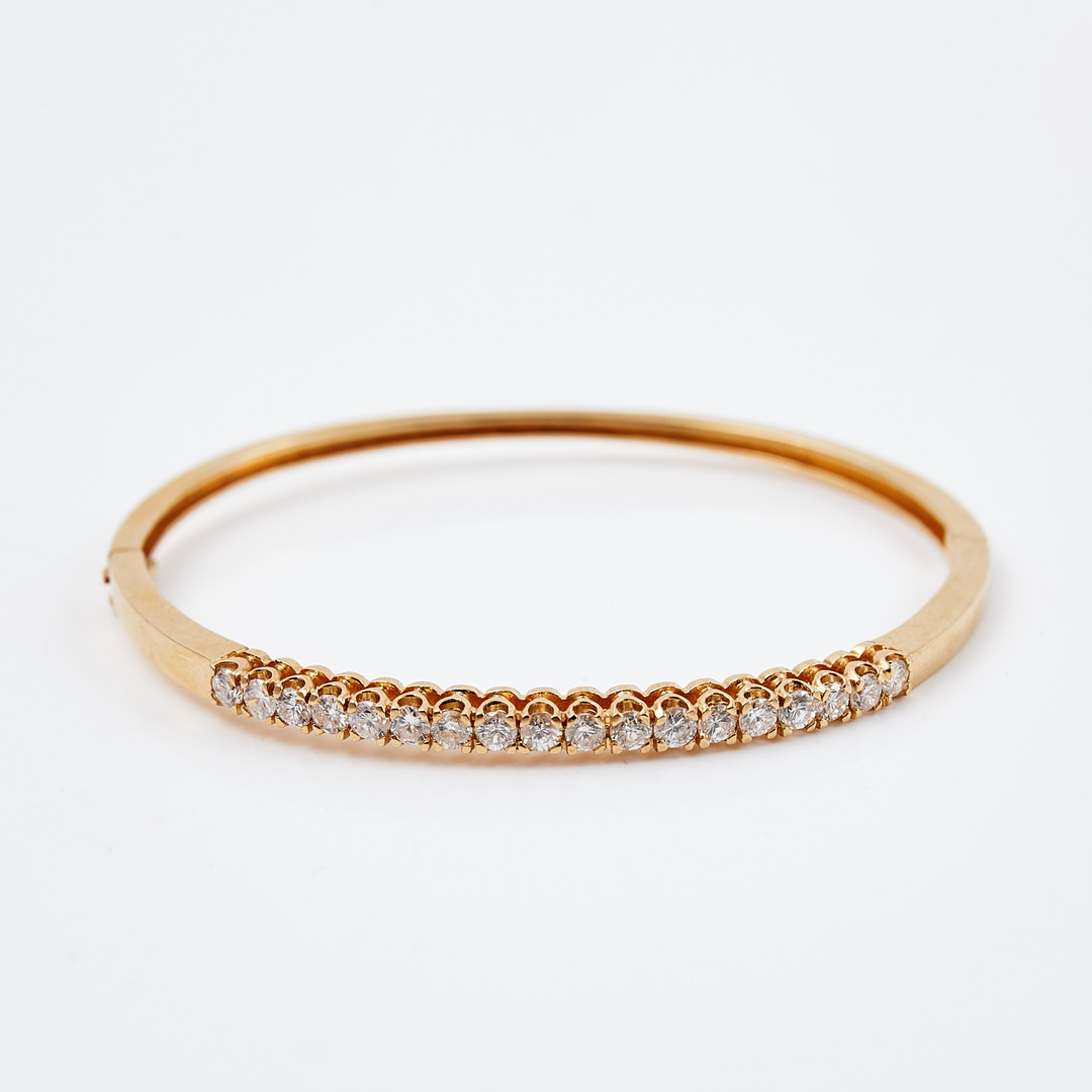 ARMBAND, stel modell, 14 k guld, med 18 st diamanter, totalt ca 1,4 ct, stämplad.