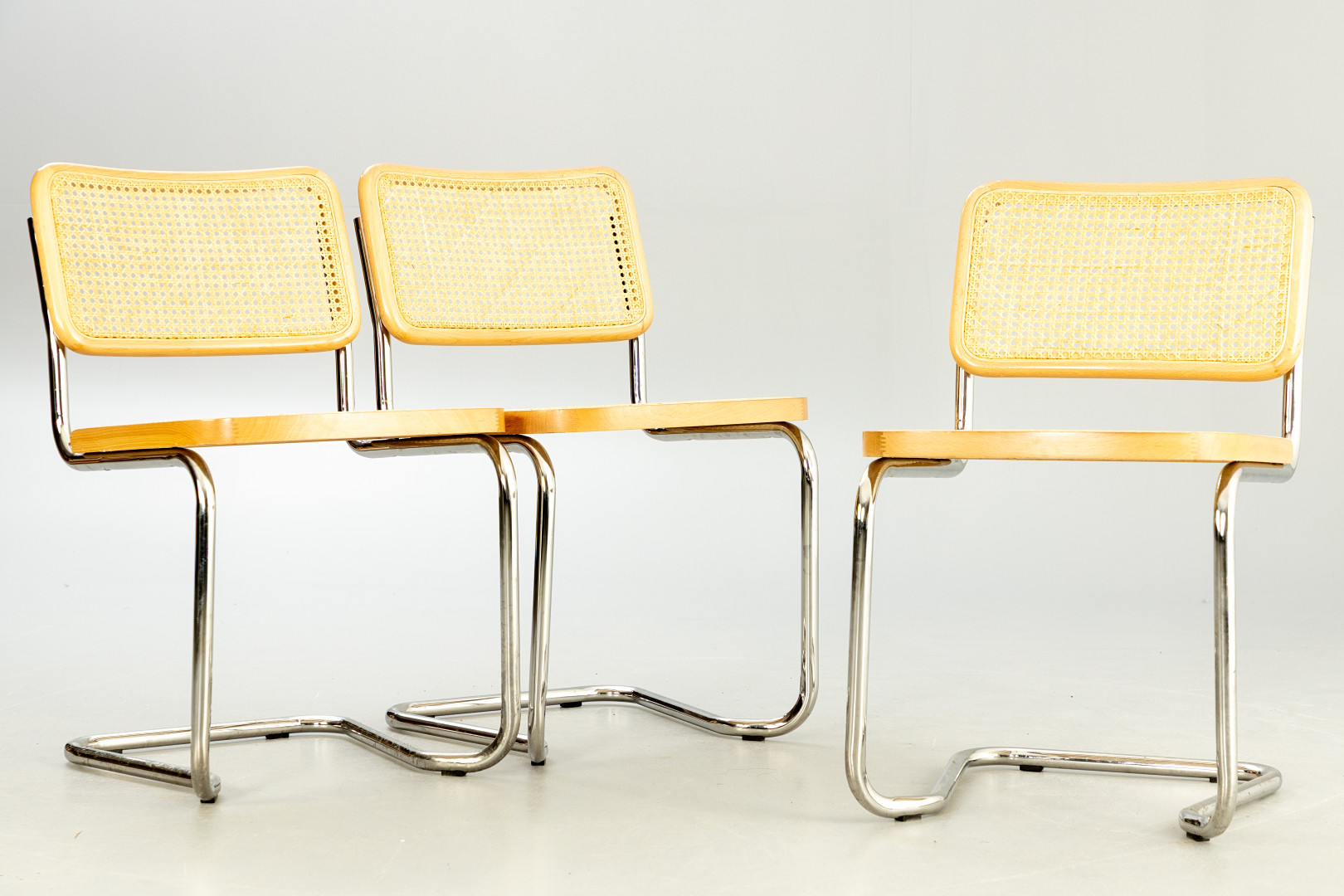 Freischwinger nach Thonet, Rattan und Chrom, Italien, 1980-1990er Jahre (3).