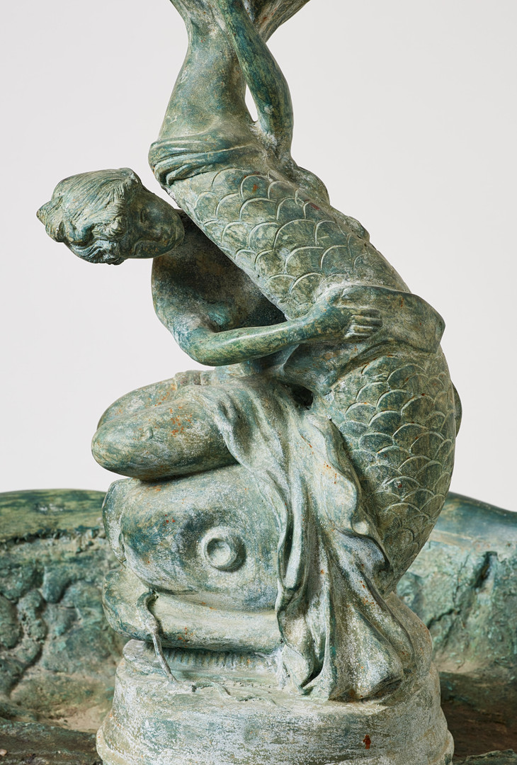 FONTÄN, 1900-talets slut, grönpatinerad metall, dekor av kvinnofigur med delfin.