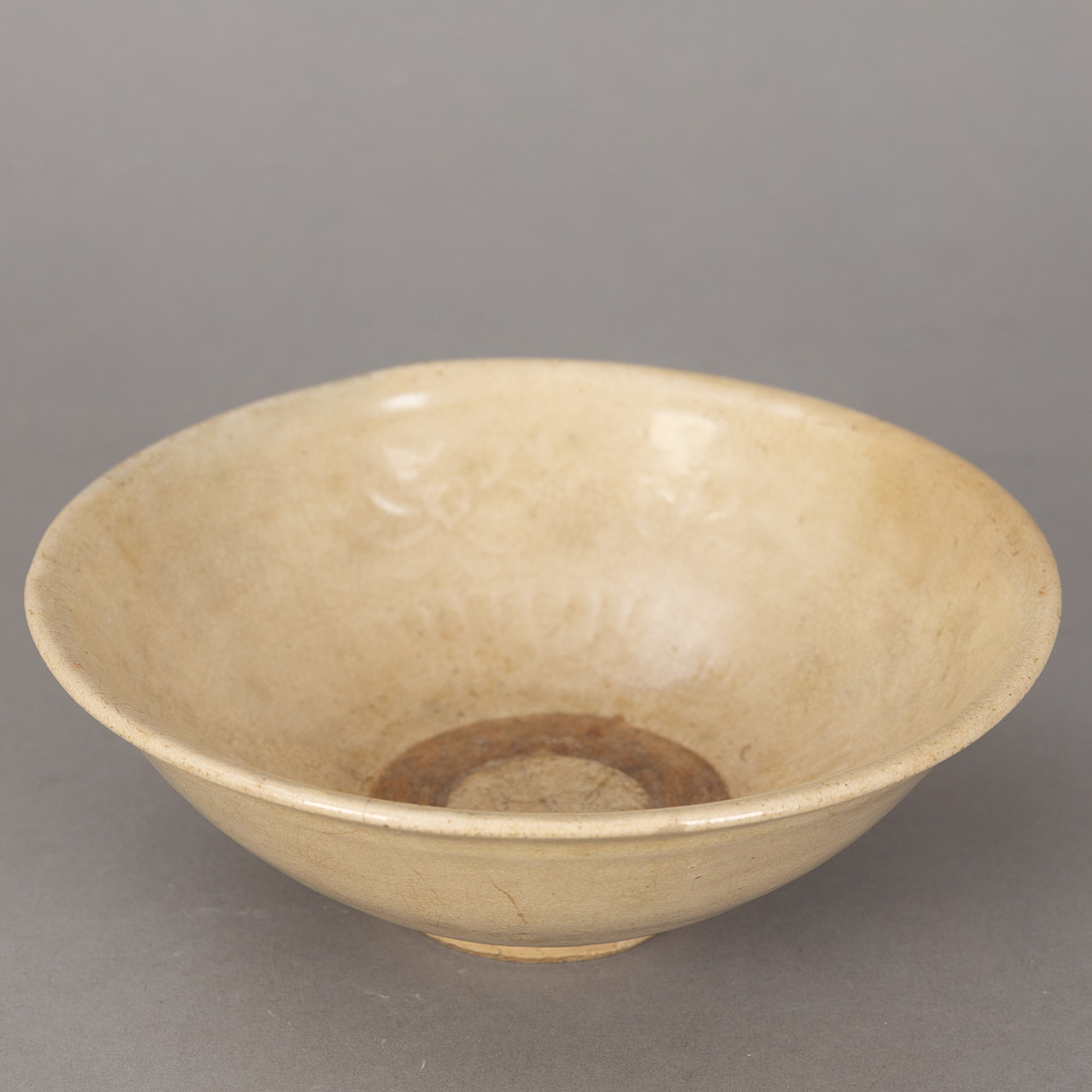 Eine chinesische Kumme / Schale, Yaozhou Ware, wohl Jin / Yuan-Dynastie.