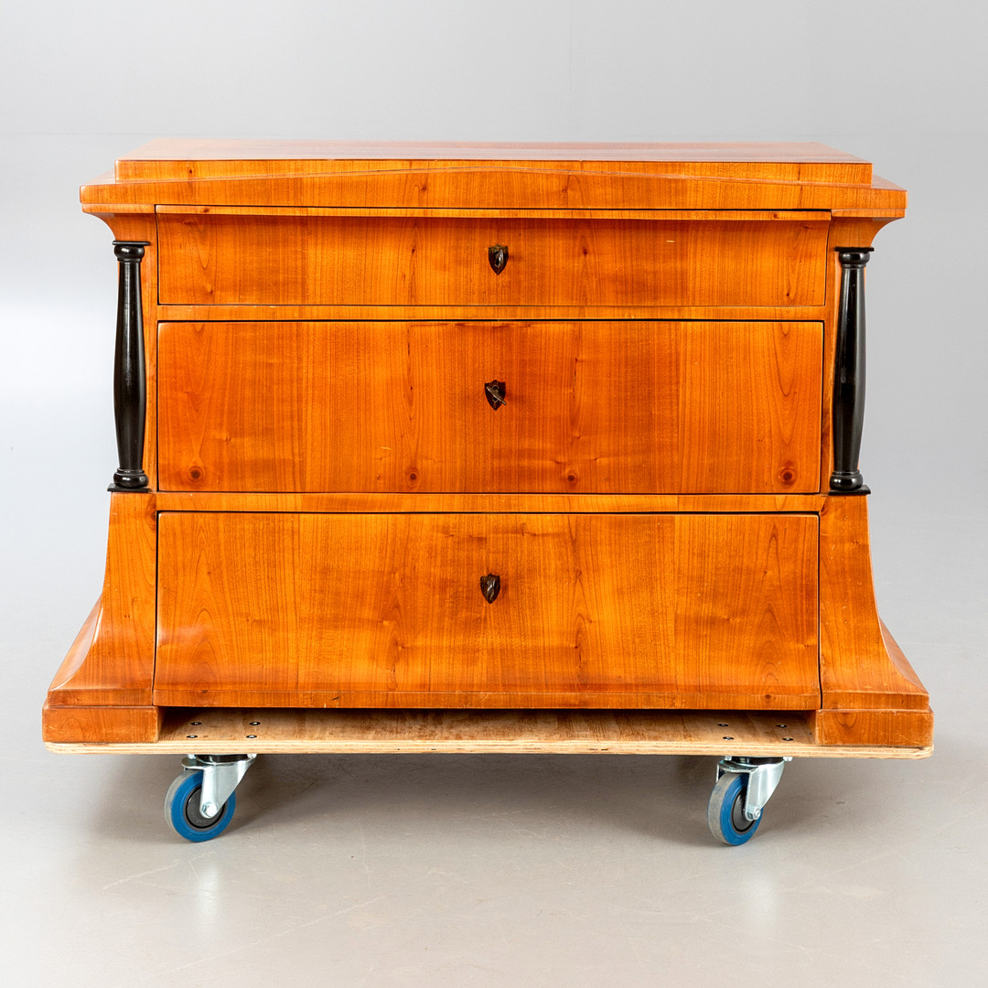 Biedermeier-Kommode, Wien, um 1820.