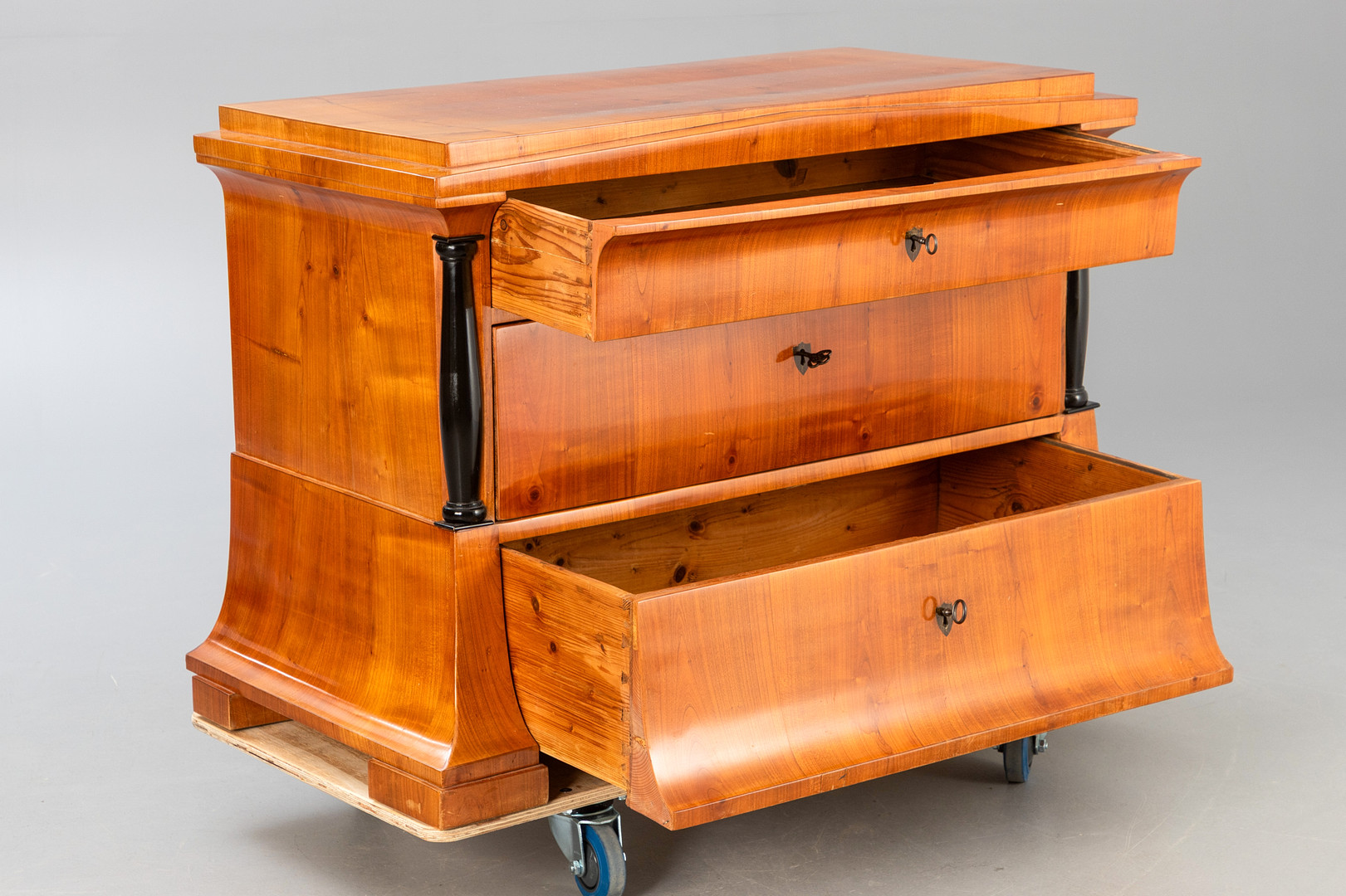 Biedermeier-Kommode, Wien, um 1820.