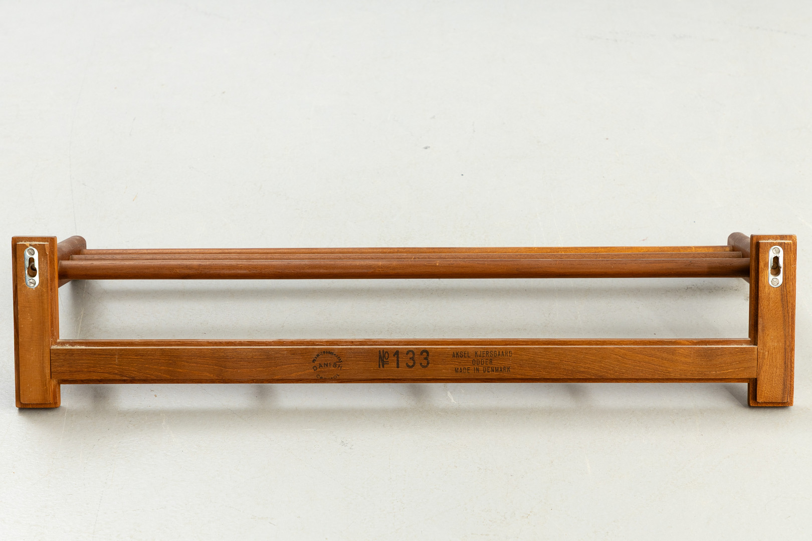AKSEL KJERSGAARD. Odder. Teak Wandgarderobe, No. 133, Dänemark.