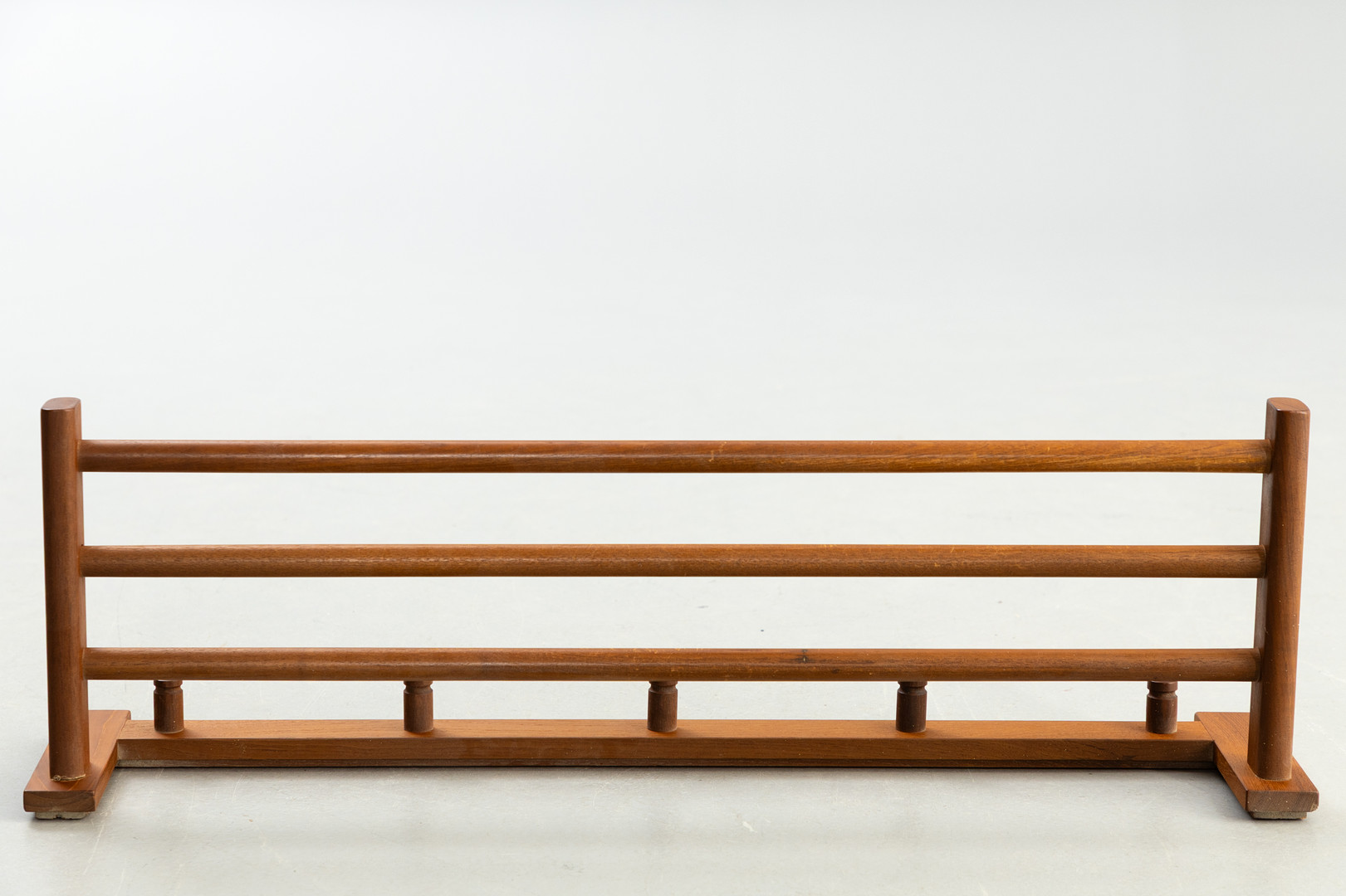 AKSEL KJERSGAARD. Odder. Teak Wandgarderobe, No. 133, Dänemark.