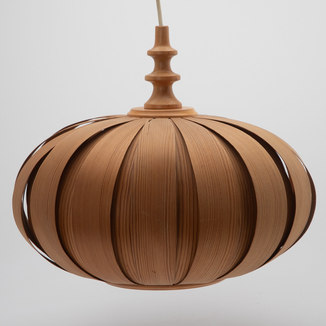 Kugel Pendelleuchte aus Holzlamellen, 1960-1970er Jahre.