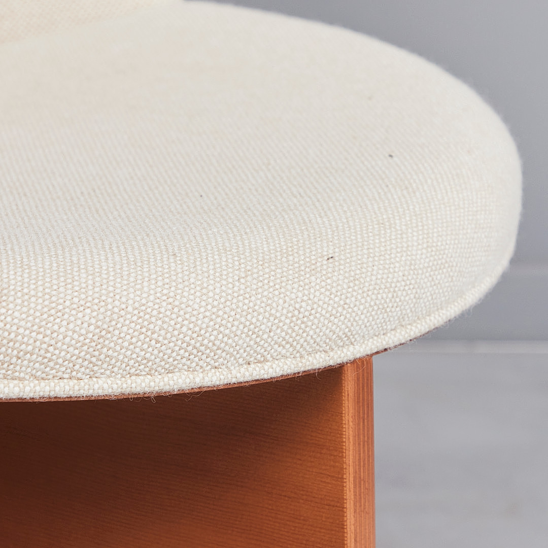 NANNA DITZEL (1923-2005). für Fredericia, Sessel / Lounge Chair, Modell 'Chaconia', Oregon-Kiefer, Wolle, Entwurf 1962 / limitierte Wiederauflage 2023, Dänemark.