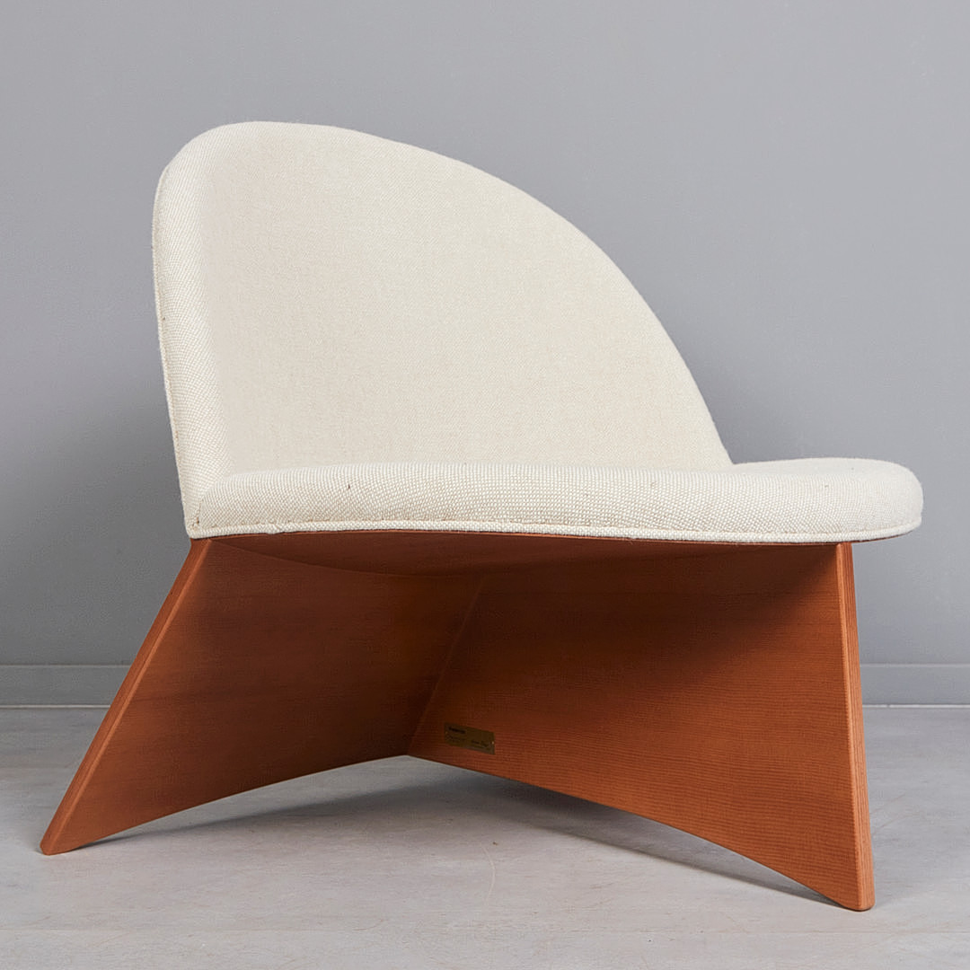 NANNA DITZEL (1923-2005). für Fredericia, Sessel / Lounge Chair, Modell 'Chaconia', Oregon-Kiefer, Wolle, Entwurf 1962 / limitierte Wiederauflage 2023, Dänemark.