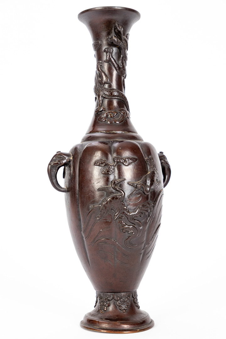 Zwei japanische Vasen, Bronze, 20. Jh. (2).