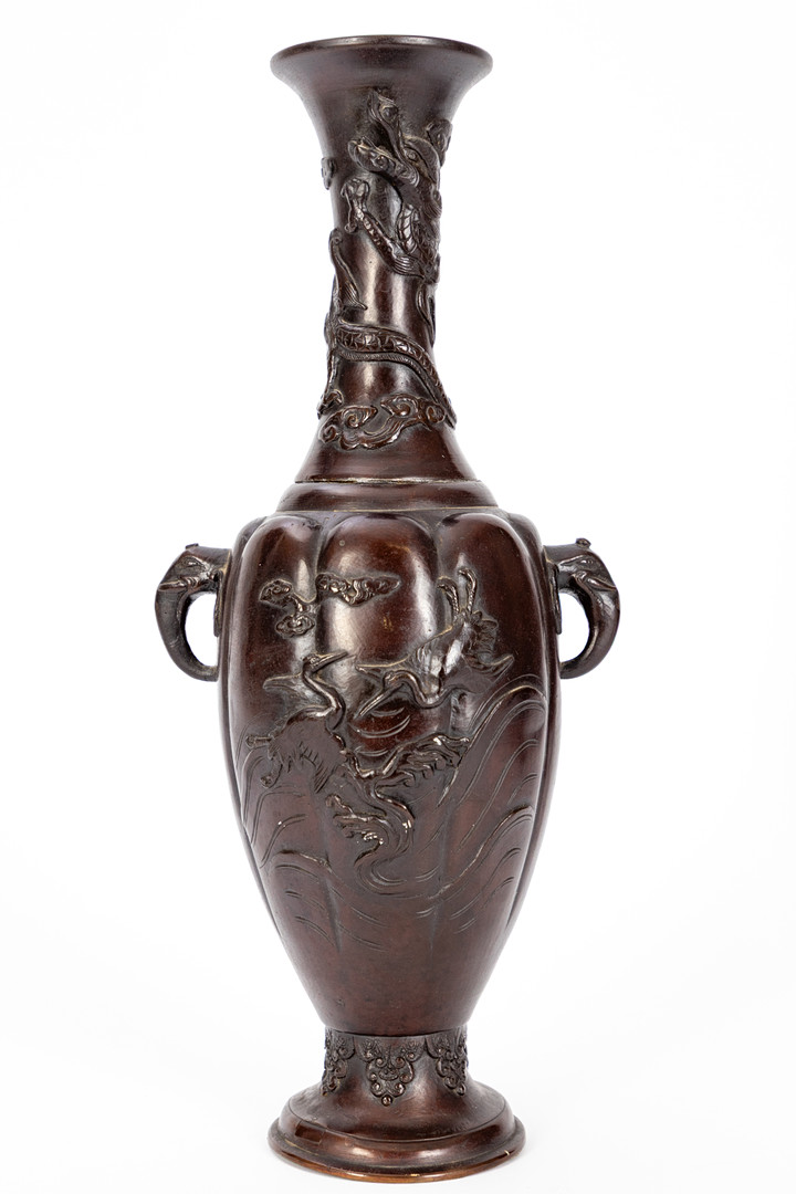 Zwei japanische Vasen, Bronze, 20. Jh. (2).