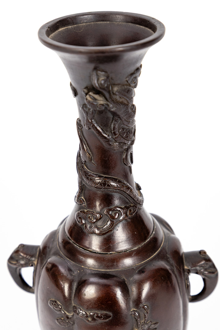 Zwei japanische Vasen, Bronze, 20. Jh. (2).