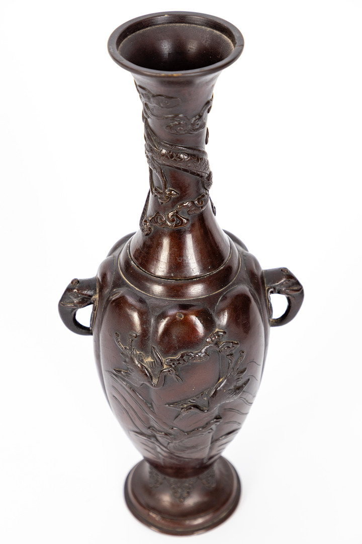 Zwei japanische Vasen, Bronze, 20. Jh. (2).