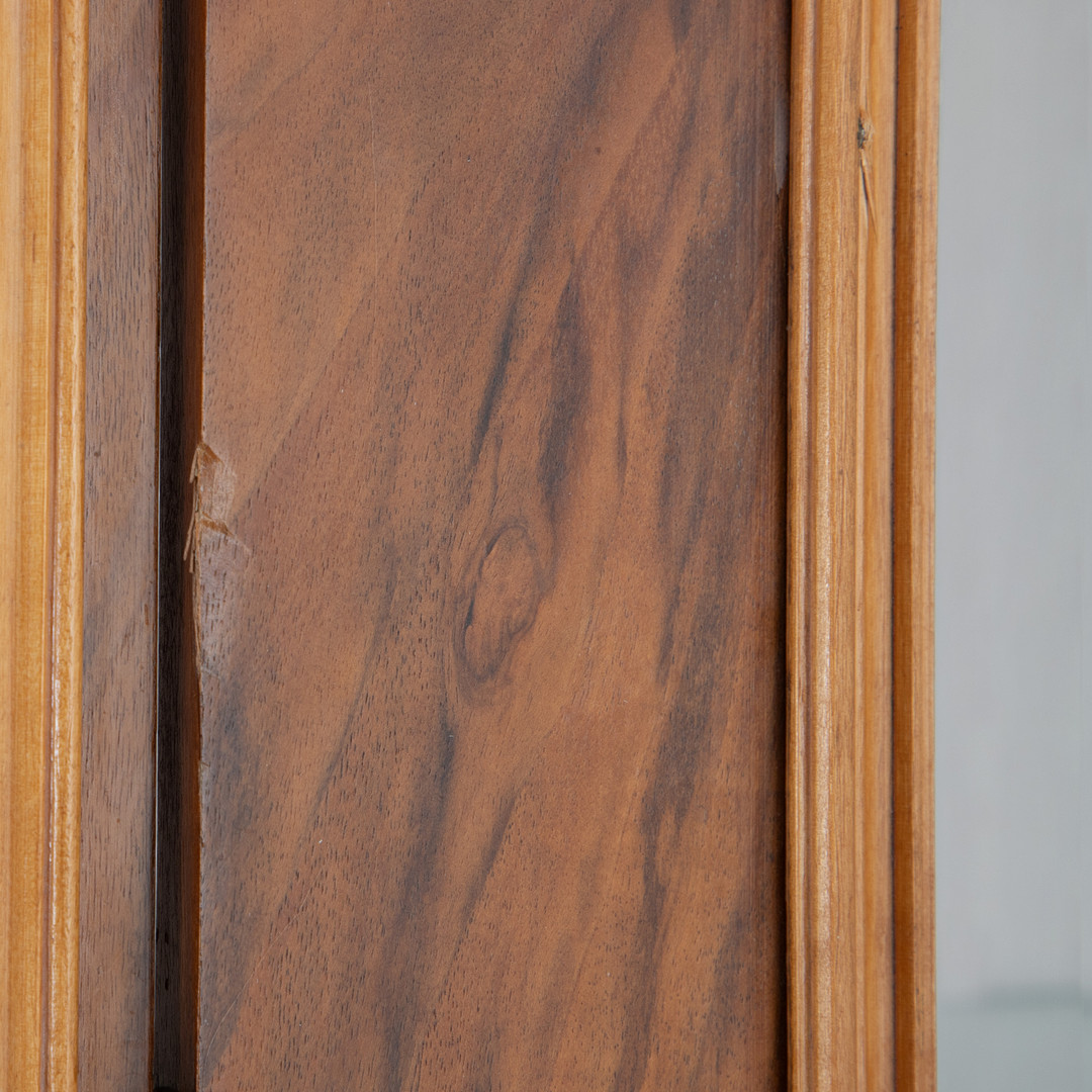 Gründerzeit Schrank zur Vitrine umgebaut.