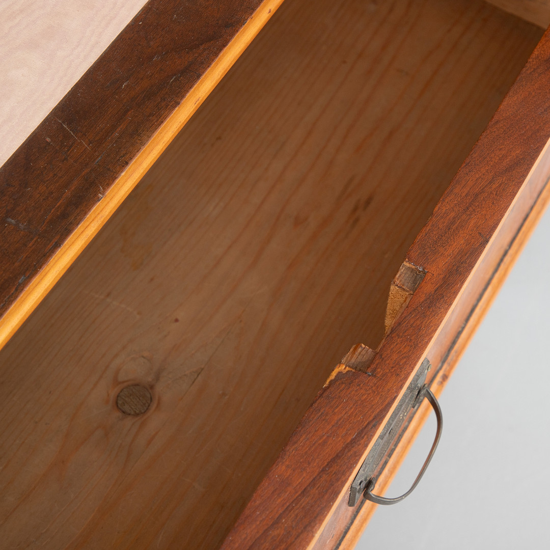 Gründerzeit Schrank zur Vitrine umgebaut.