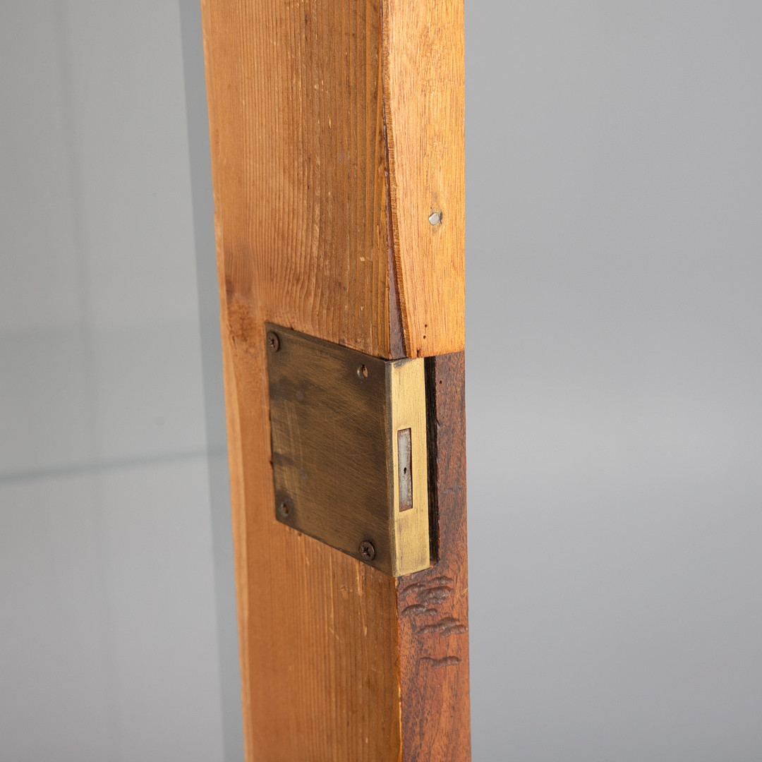 Gründerzeit Schrank zur Vitrine umgebaut.