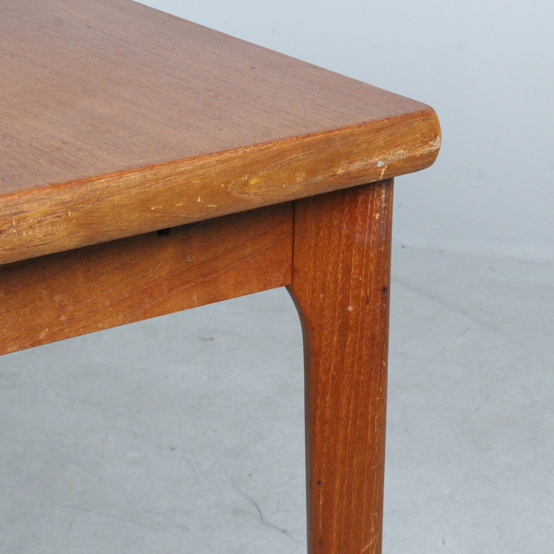 HENNING KJÆRNULF. VEJLE MØBELFABRIK. Erweiterbarer Tisch / Esstisch, Teak, 1960er Jahre.