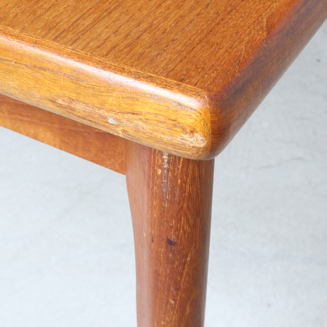 HENNING KJÆRNULF. VEJLE MØBELFABRIK. Erweiterbarer Tisch / Esstisch, Teak, 1960er Jahre.