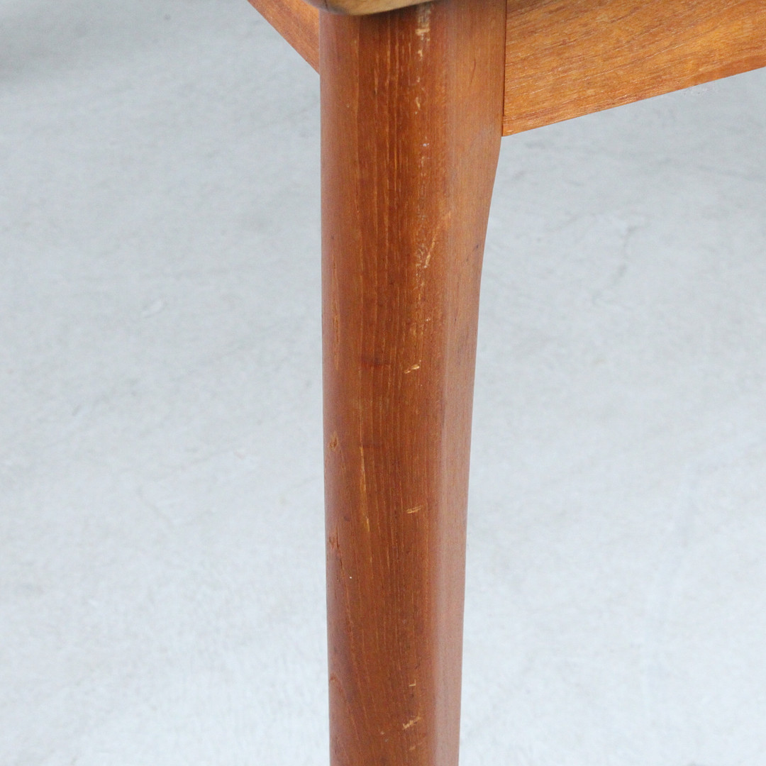 HENNING KJÆRNULF. VEJLE MØBELFABRIK. Erweiterbarer Tisch / Esstisch, Teak, 1960er Jahre.