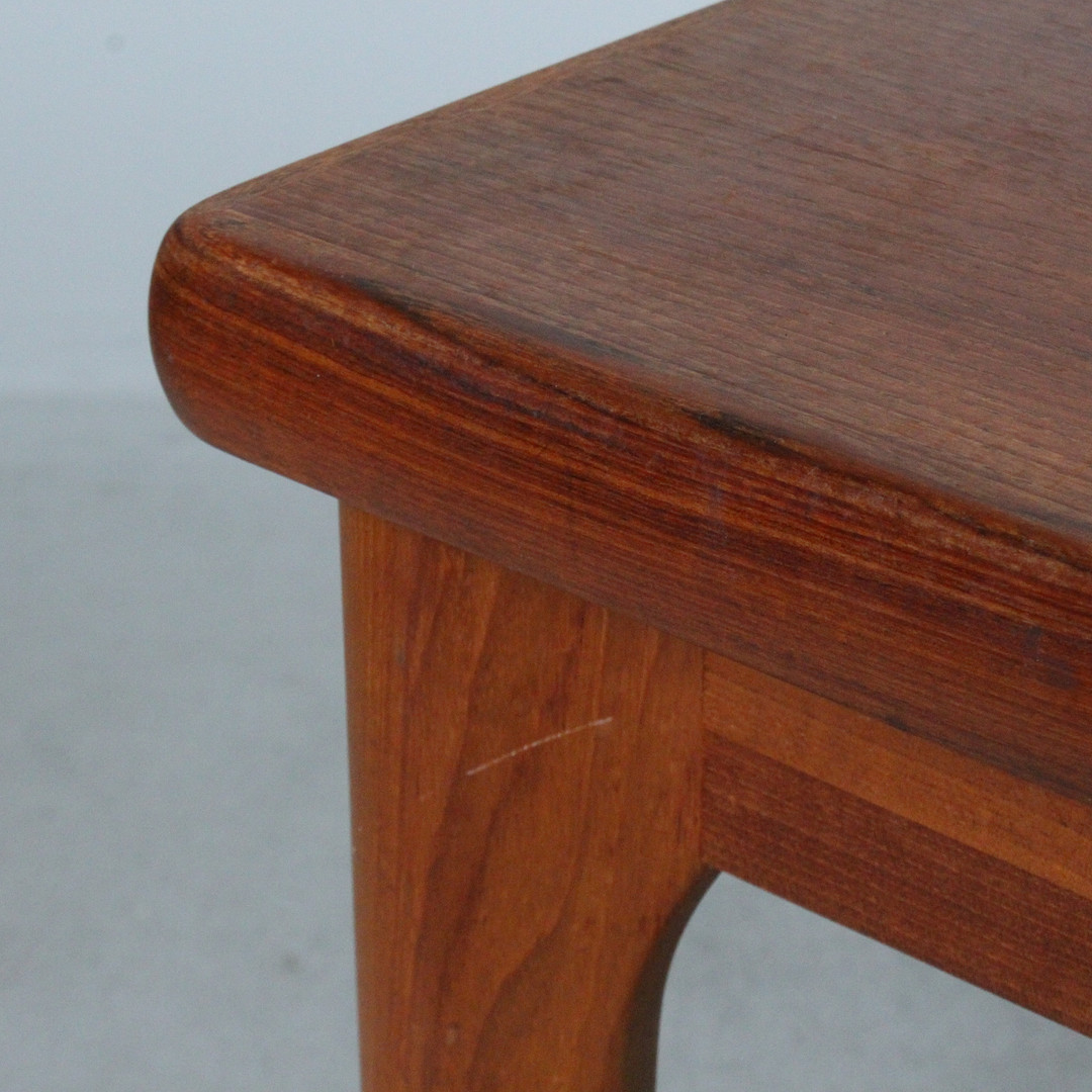 HENNING KJÆRNULF. VEJLE MØBELFABRIK. Erweiterbarer Tisch / Esstisch, Teak, 1960er Jahre.