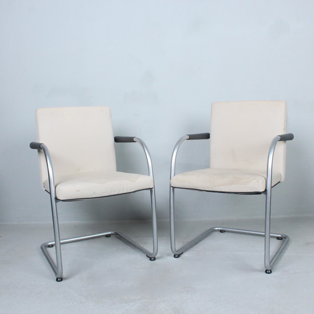 VITRA. Paar Freischwinger, Modell '' Visasoft ''.