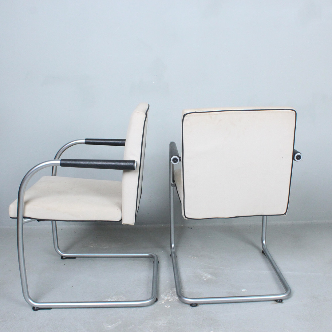 VITRA. Paar Freischwinger, Modell '' Visasoft ''.