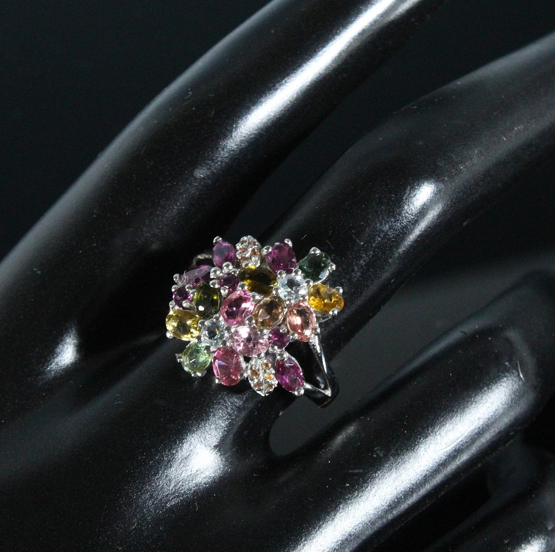 Statement-Ring mit bunten Edelsteinen, 925er Silber.