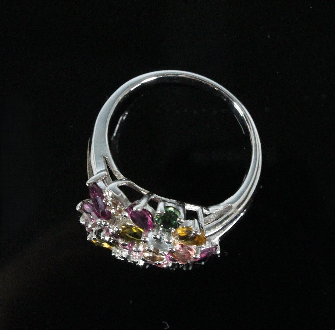 Statement-Ring mit bunten Edelsteinen, 925er Silber.