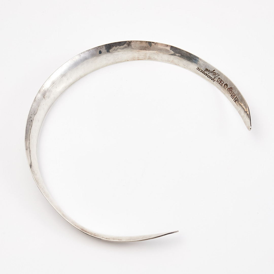 STIGBERT, Collier, Stel halsring, hamrad dekor, stämplad NRJ, S, 1974, signerad.
