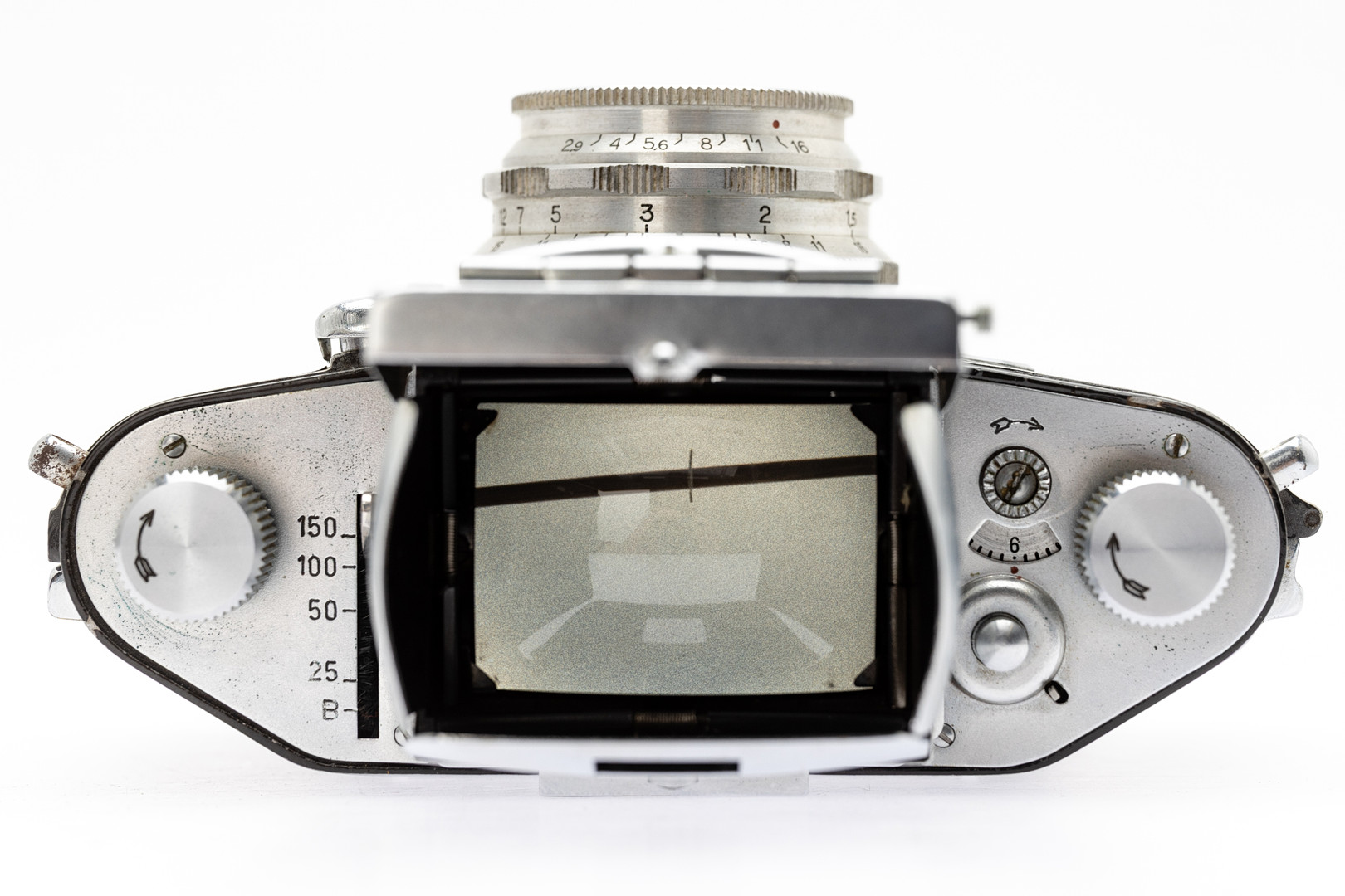 Exa ( Typ 4 ) Spiegelreflex Kleinbildkamera ( SN 407458 )mit einem E. Ludwig Meritar 2,9/50mm Objektiv.