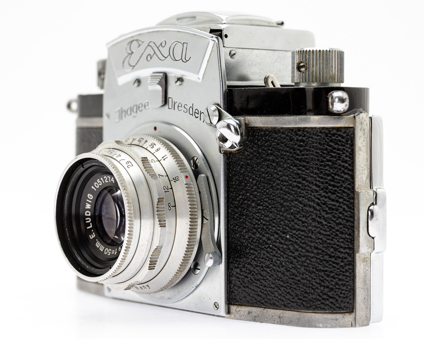 Exa ( Typ 4 ) Spiegelreflex Kleinbildkamera ( SN 407458 )mit einem E. Ludwig Meritar 2,9/50mm Objektiv.