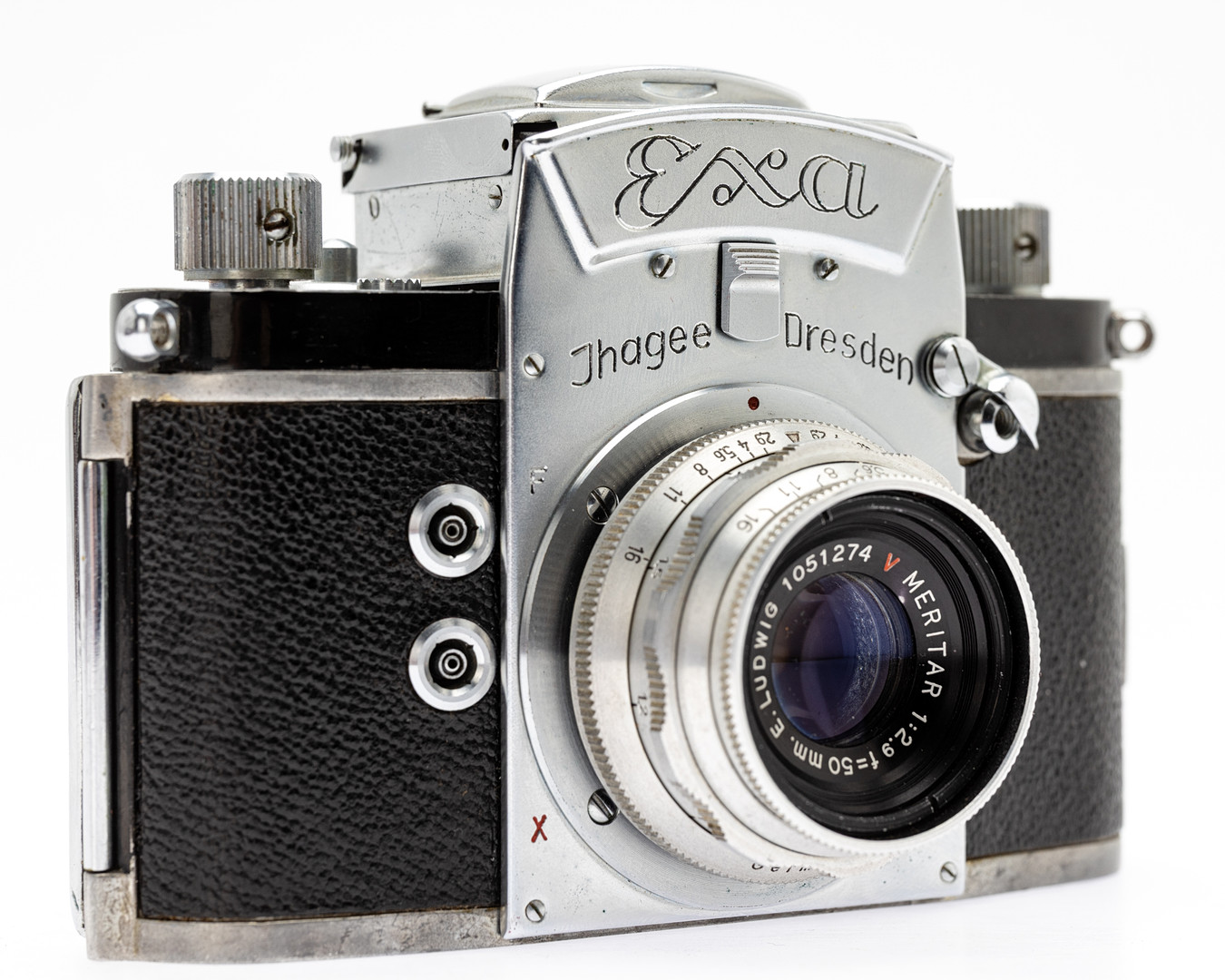 Exa ( Typ 4 ) Spiegelreflex Kleinbildkamera ( SN 407458 )mit einem E. Ludwig Meritar 2,9/50mm Objektiv.