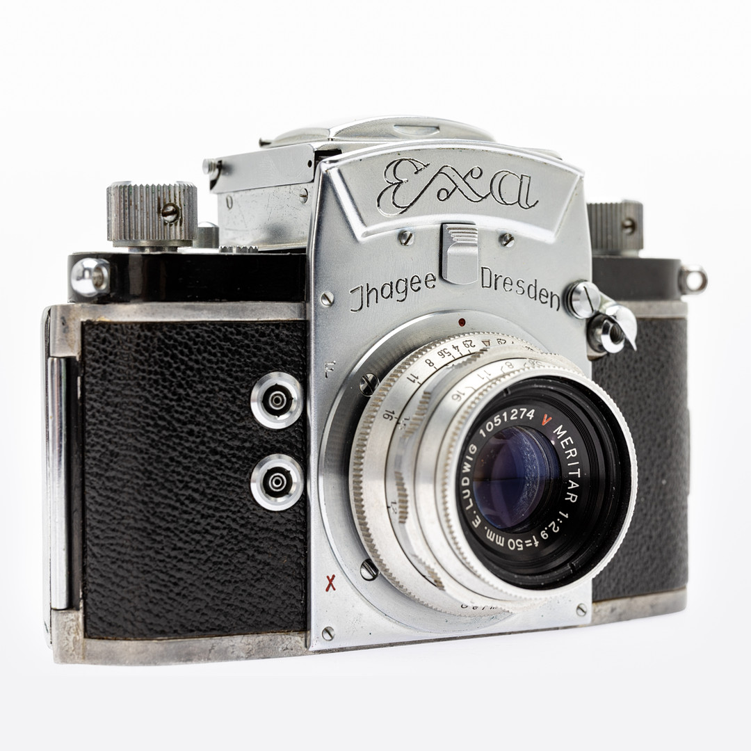 Exa ( Typ 4 ) Spiegelreflex Kleinbildkamera ( SN 407458 )mit einem E. Ludwig Meritar 2,9/50mm Objektiv.