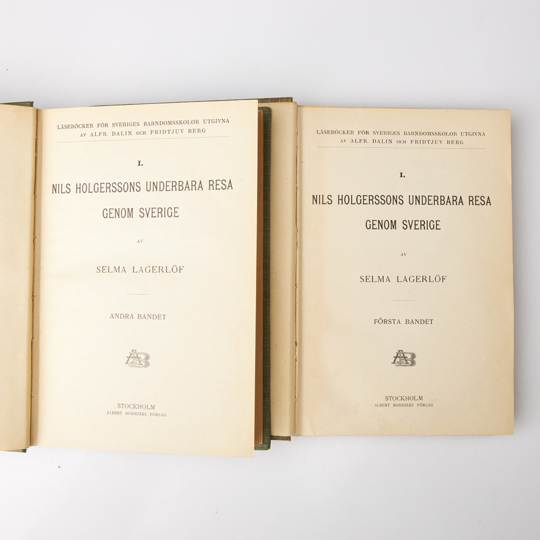 SELMA LAGERLÖF. Nils Holgersson, 2 st, förstaupplagor, Nils Holgerssons underbara resa genom Sverige. I-II. Stockholm, Albert Bonniers Förlag, 1906-07.