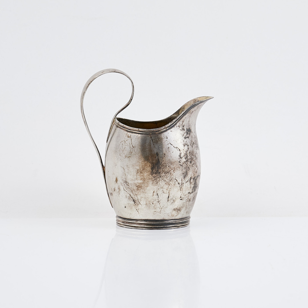 JOHAN PETTER ERNANDER. Gräddkanna, silver, Uppsala, 1828, dekor av blad, invändig förgylld.